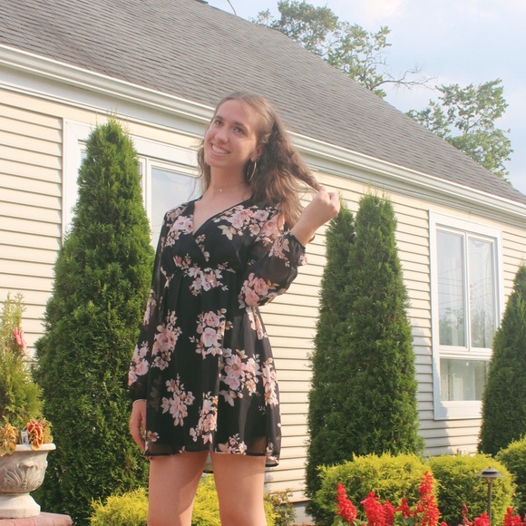 Floral V-neck Dress - Picture 2 of 2